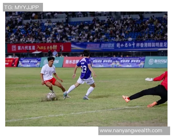 揭秘哪位足球明星在赛场外热爱钓鱼的生活与乐趣